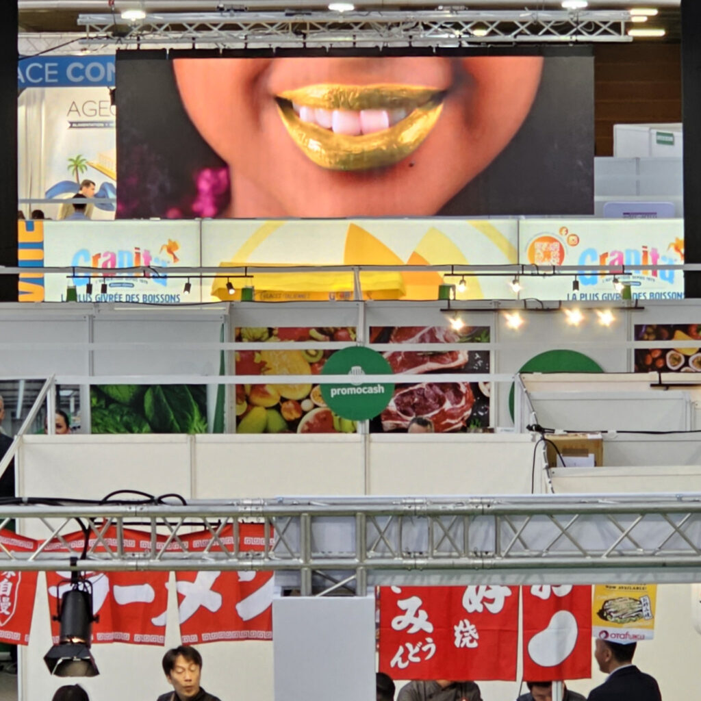 Palais des Expos - sourire zoom